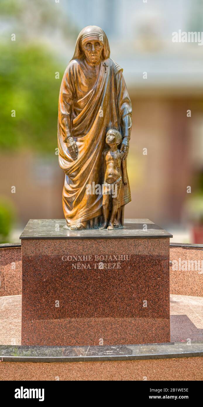Statue de mère Tereza à Pristina Banque D'Images