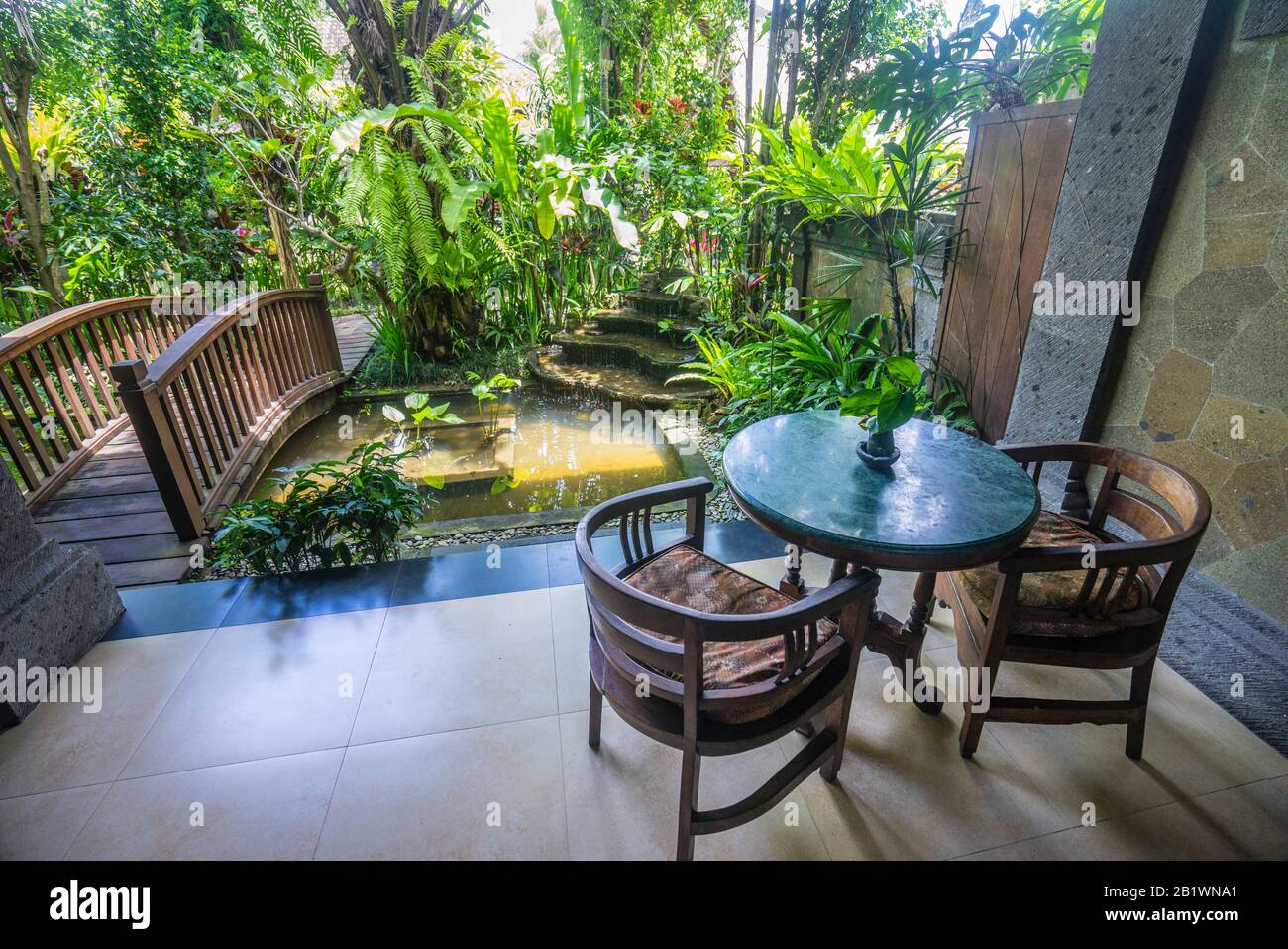 Patio tropical idyllique au Bliss Ubud Resort, Bali, Indonésie Banque D'Images