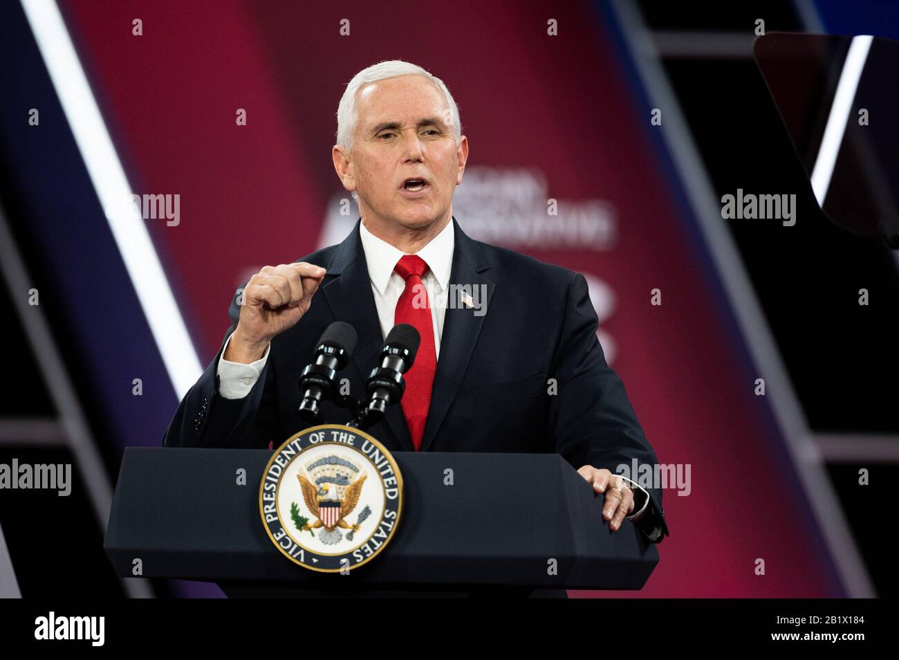 Oxon Hill, États-Unis 27 février 2020. 27 février 2020 - Oxon Hill, MD, États-Unis: Le vice-président Mike Pence s'est exprimé à la Conférence d'action politique conservatrice (CPAC). (Photo De Michael Brochstein/Sipa Usa) Crédit: Sipa Usa/Alay Live News Banque D'Images