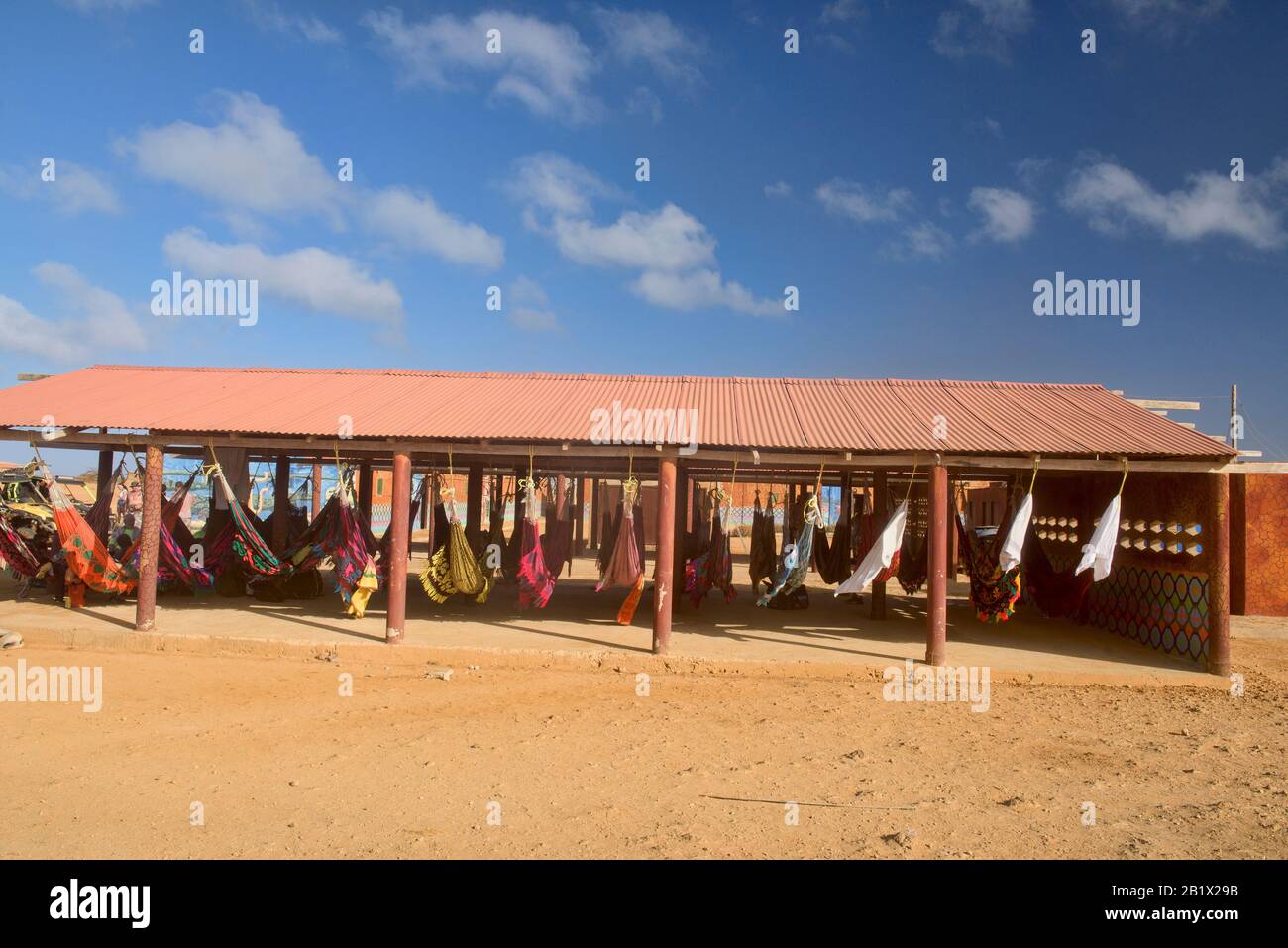 Des hamacs traditionnels de Wayuu dans une auberge de désert, Punta Gallinas, Guajira, Colombie Banque D'Images