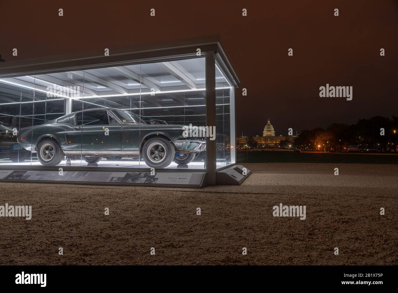 Washington DC, États-Unis - 17 avril 2018 : 68 Ford Mustang GT fastback Bullitt voiture de sport sur le Washington Mall. Présenté dans le cadre des voitures 2018 au C Banque D'Images