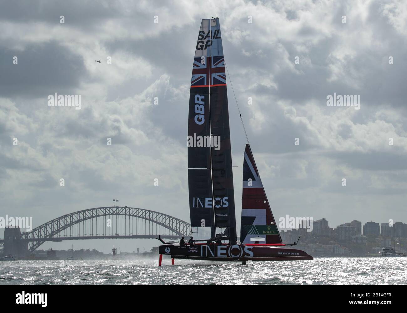 Great Britain SailGP Team helmed par Ben Ainslie en action pendant la première journée de course du Sydney SailGP, événement 1 saison 2 dans le port de Sydney, Sydney, Australie. Banque D'Images