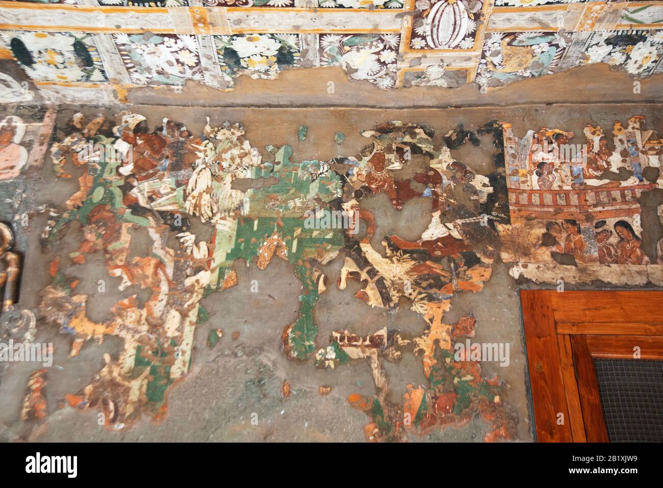 Grottes D'Ajanta, Aurangabad, Maharashtra, Grotte De L'Inde 17. Véranda, peintures murales de gauche. Banque D'Images