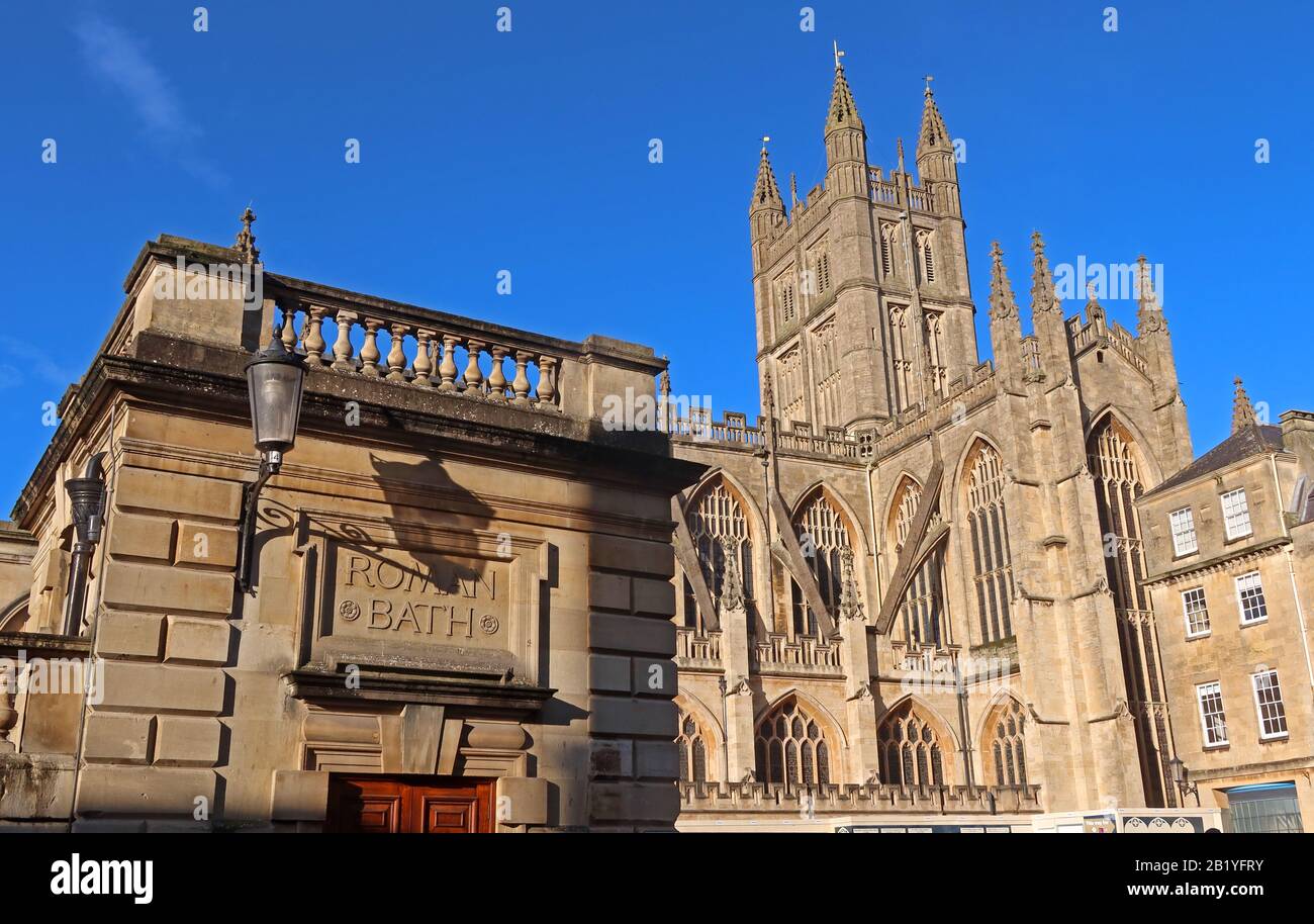 Abbaye De Bath Cathedral Et Bâtiment De Bain Romain - Bath Spa, Somerset, Angleterre, Royaume-Uni - Thermae En Grande-Bretagne Romaine - Aquae Sulis Banque D'Images