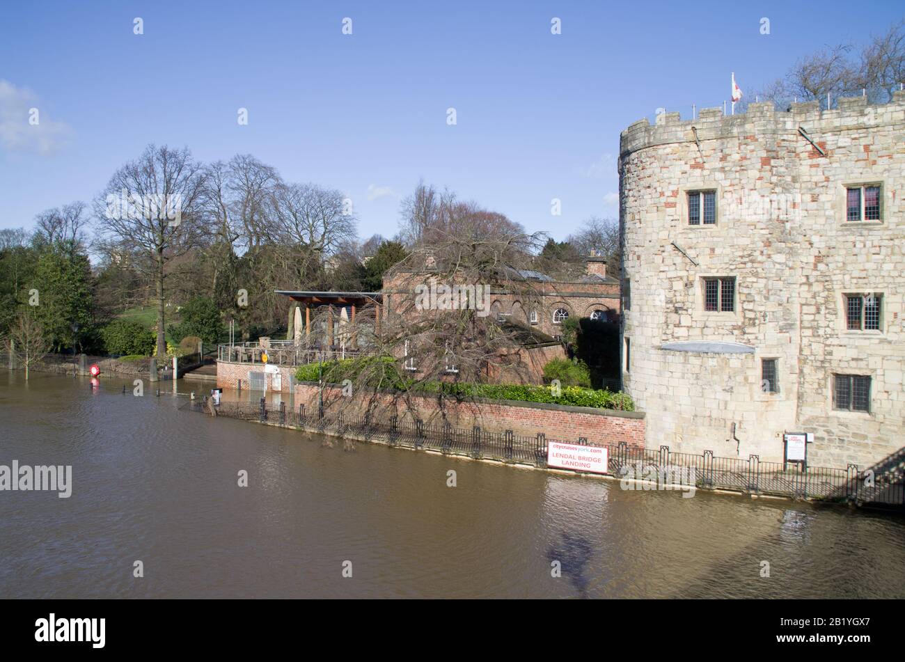 Inondation hivernale de York 2020, depuis le pont Lendal Banque D'Images