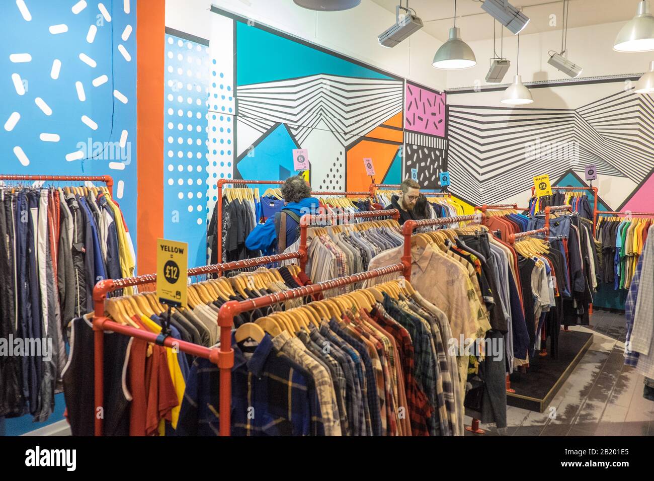 The Vintage Thrift Store,Vintage,habillement,magasin,On,Park Street,Bristol,ville,pays  ouest,Angleterre,Anglais,Grande-Bretagne,GB,Royaume-Uni Photo Stock - Alamy