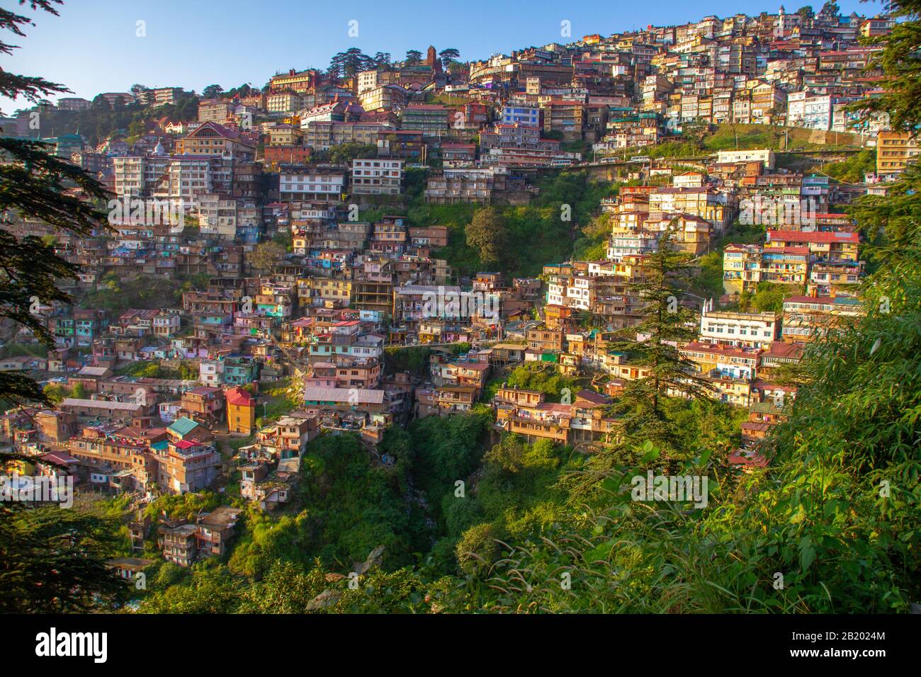 Vue panoramique sur Shimala, Inde, dans l'Himalaya Banque D'Images