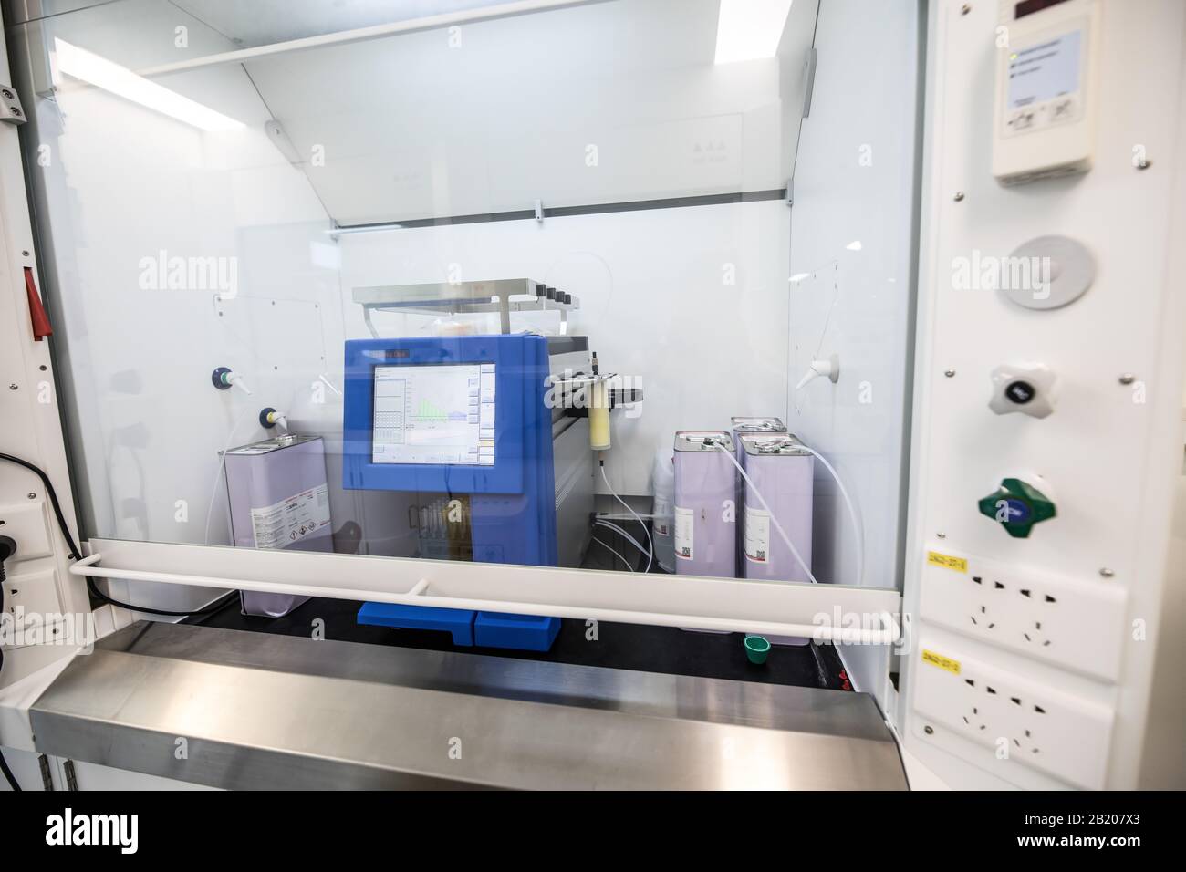 Beijing, CHINE - 03 JUIN 2019: Matériel moderne de laboratoire de fabrication de médicaments. Banque D'Images