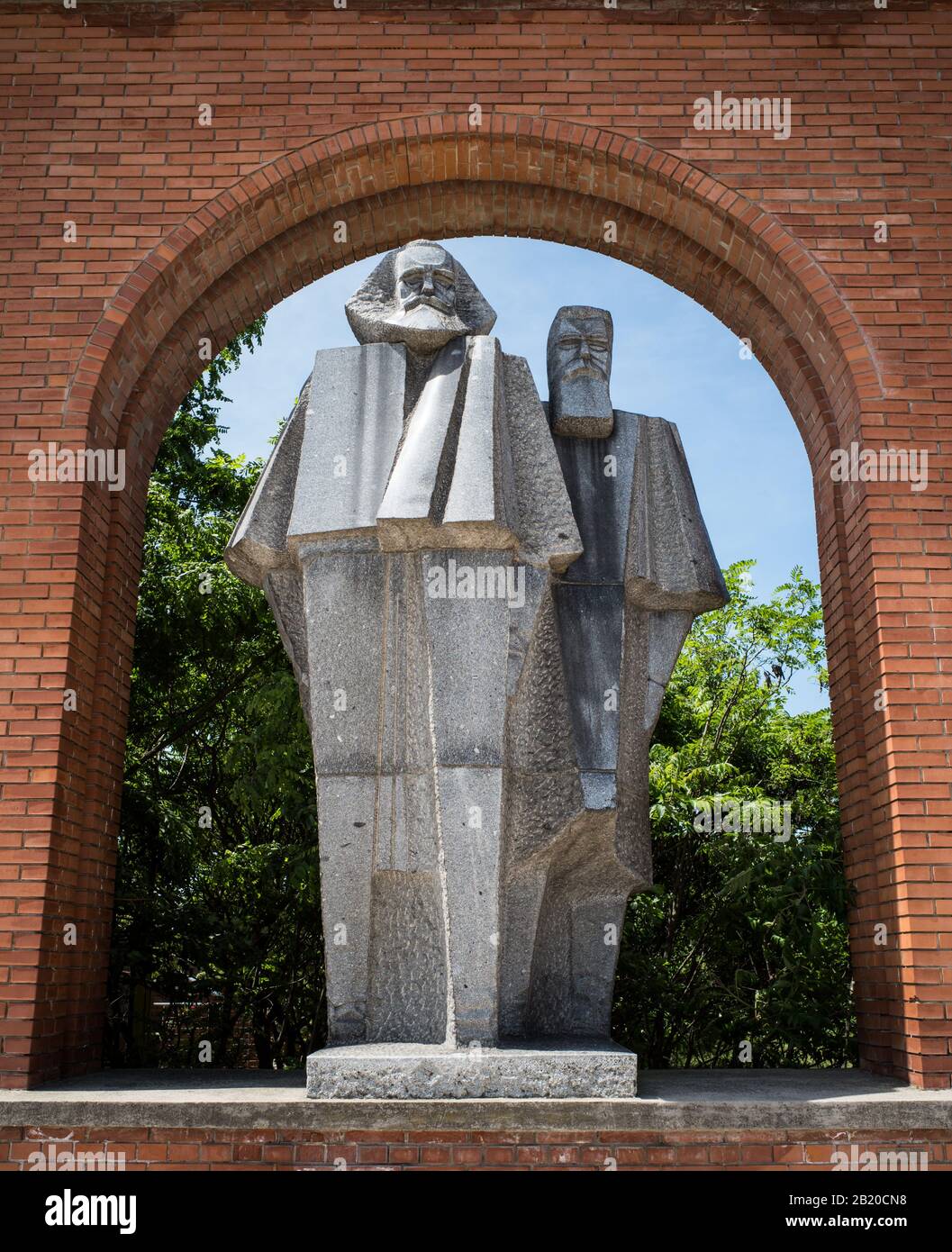 L'ART COMMUNISTE - KARL MARX, LES PARTISANS DE LA LENINE ET LES HÉROS DU PARTI OUVRIER RÉUNIS EN UN SEUL ENDROIT - SOUVENIR PARK BUDAPEST - L'ERA SOVIÉTIQUE - L'ART OFFICIEL COMMUNISTE © FRÉDÉRIC BEAUMONT Banque D'Images