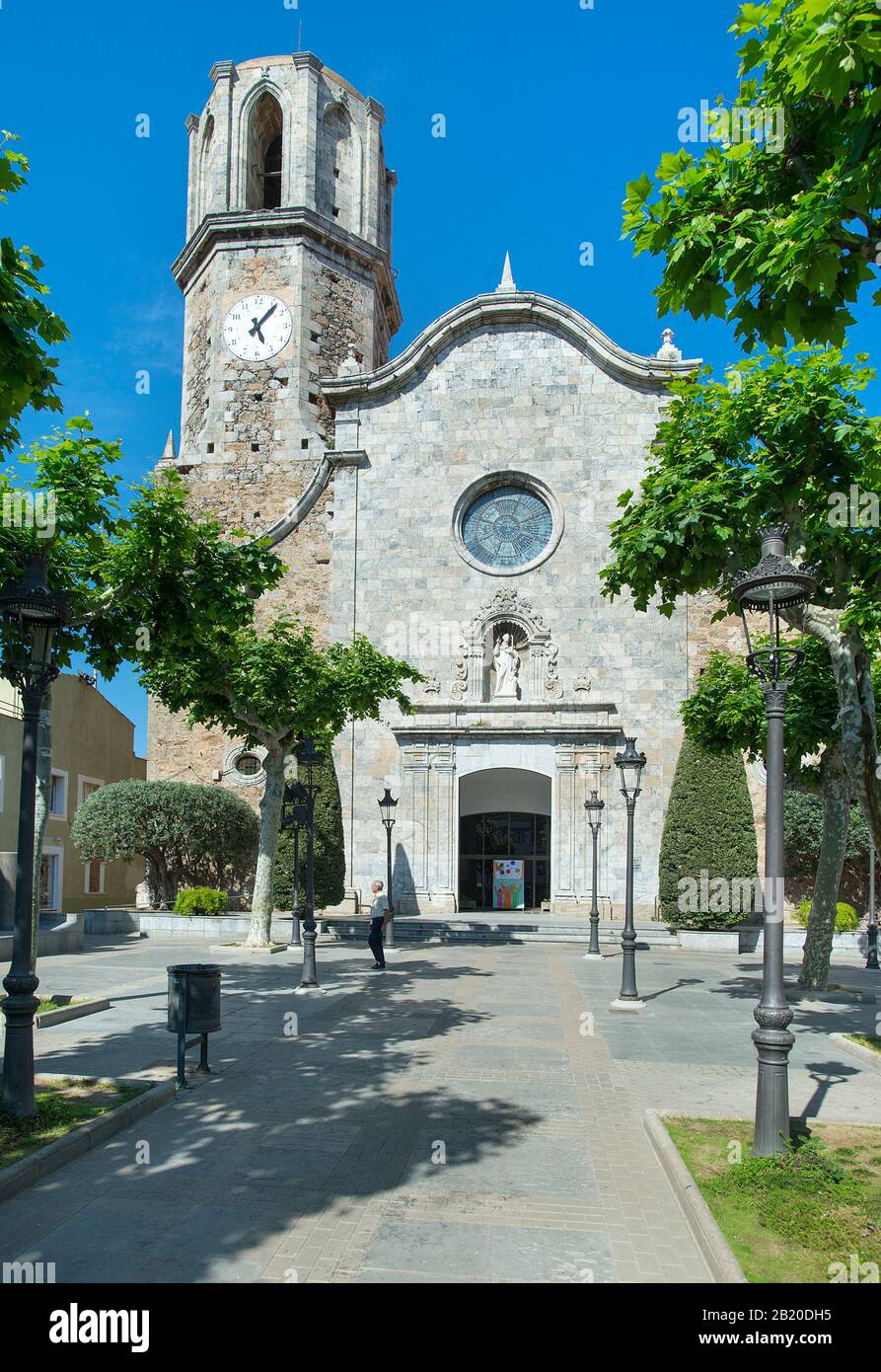 Église de St Nicolau sur la place centrale, Malgrat de Mar, Gérone, Costa Brava, Espagne Banque D'Images