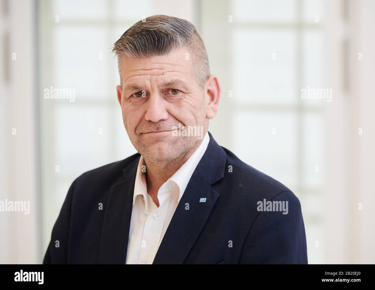 Potsdam, Allemagne. 27 février 2020. Daniel Freiherr von Lützow (AFD) est présent dans le foyer lors de la session du parlement de l'État de Brandebourg. Crédit: Annette Riedl/Dpa/Alay Live News Banque D'Images