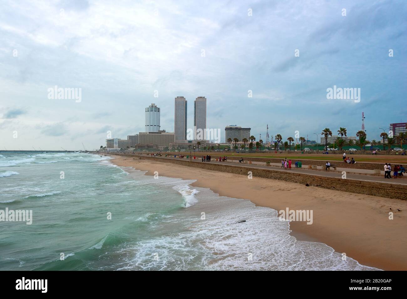 Colombo, Sri Lanka - Juillet 2011 : Galle Face est l'océan parc urbain, qui s'étend sur 500 m le long de la côte, au coeur de la ville Banque D'Images