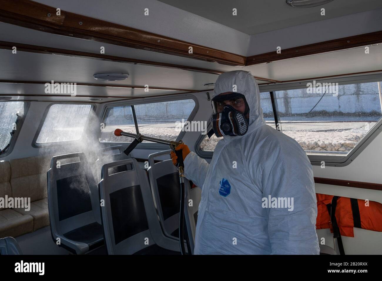 Venise, Italie. 28 février 2020. Des bateaux attendent d'être désinfectés dans le dépôt de la compagnie de transport vénitienne Alilaguna pour le Coronavirus le 26 février 2020 à Venise, Italie. Le 28 février 2020 à Venise, Italie. Crédit: Réveil / Alay Live News/ Stefano Mazzola Banque D'Images