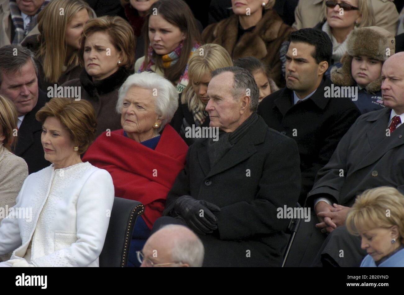 Washington, D.C. 20JAN05: Cérémonie au Capitole pour l'assermentation du Président Bush pour son deuxième mandat. Ancien président George H.W. Bush et sa femme Barbara Bush sont assis derrière leur belle-fille, la première dame Laura Bush. ©Bob Daemmrich Banque D'Images