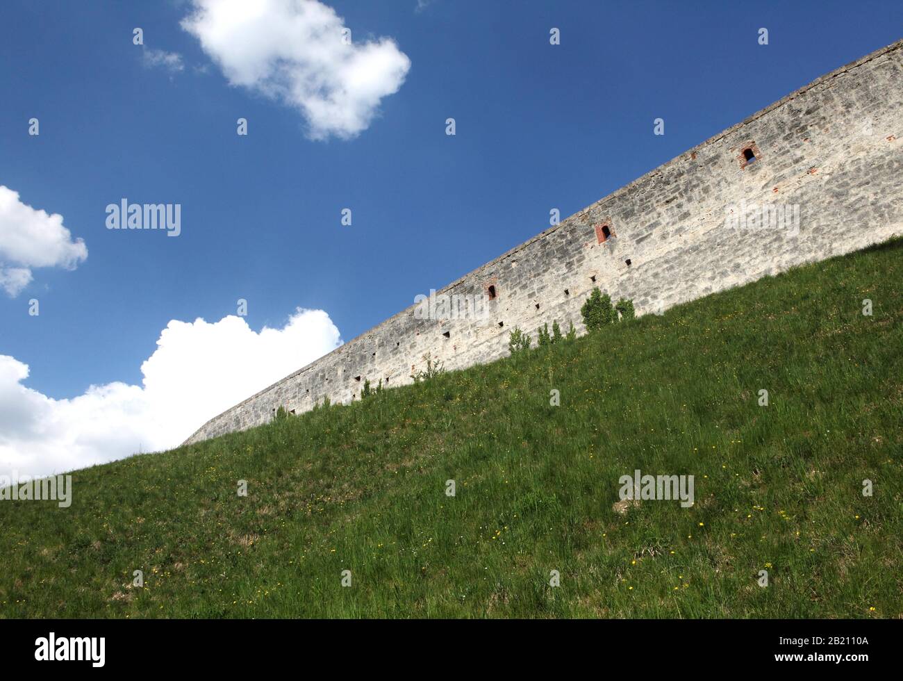Mur historique du château à la tour de la poudre à Burghausen, Haute-Bavière, Bavière, Allemagne Banque D'Images