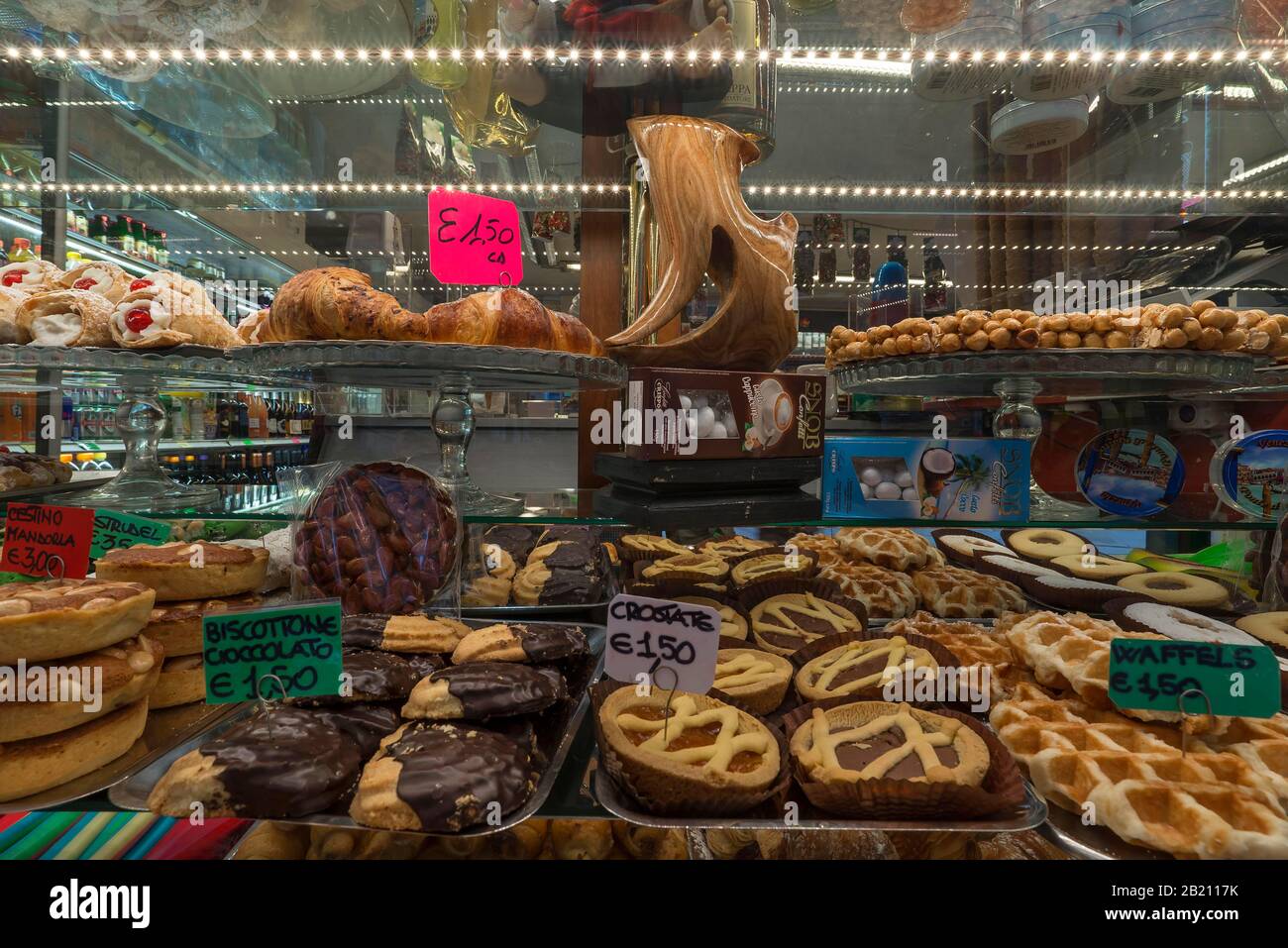 Vitrine de magasins avec pâtisseries et bonbons, Venise, Vénétie, Italie Banque D'Images