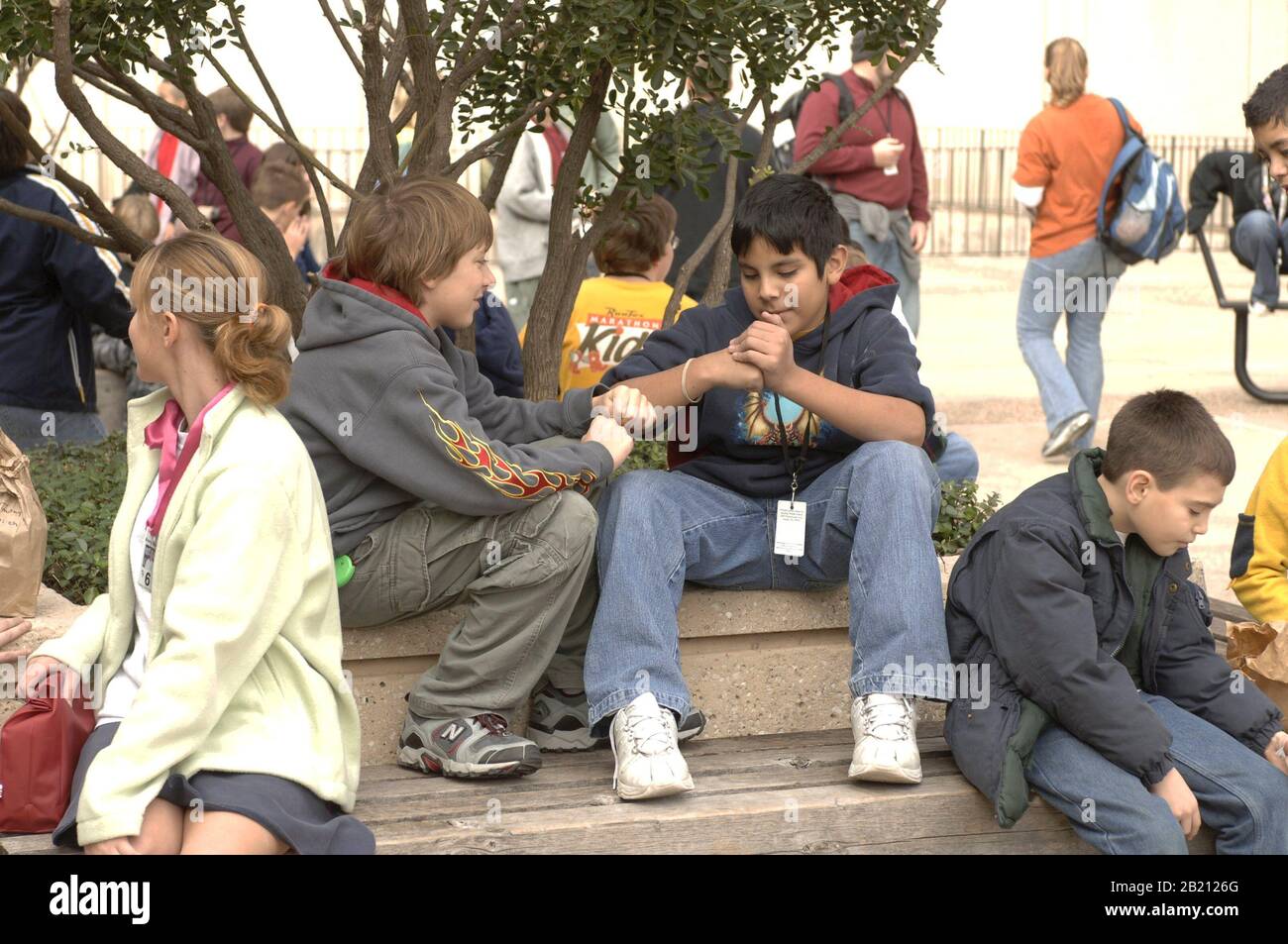 Austin, Texas, novembre 2005 ; élèves du secondaire de sixième année sur le terrain à l'Université du Texas à Austin qui comprenait une visite à pied du campus et une visite d'un musée. ©Bob Daemmrich Banque D'Images