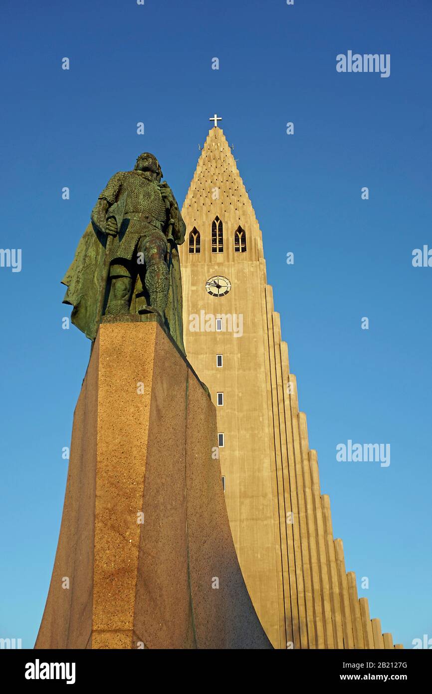 Hallgrimskirkja ou église Hallgrims et monument Leif Eriksson, lumière du soir, Reykjavik, Hoefuoborgarsvaeoio, Islande Banque D'Images