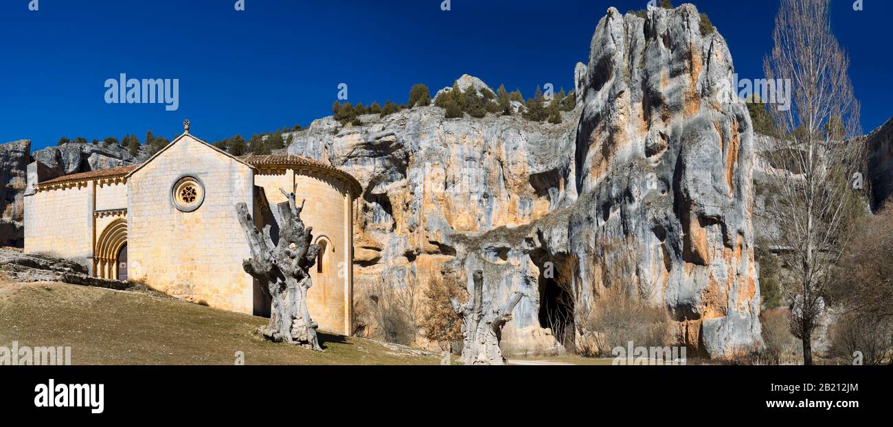 Église San Bartolome dans le canyon de Rio Lobos. Soria, Espagne. Banque D'Images