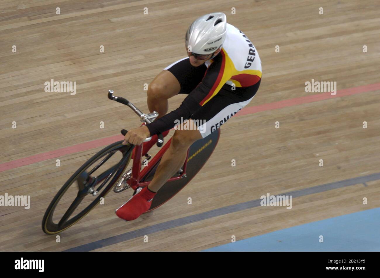 Guenter Brechtel, d'Allemagne, a terminé le deuxième tour du cycle de qualification individuel de 4 km de la course à vélo LC1 pour hommes aux Jeux paralympiques d'Athènes. ©Bob Daemmrich Banque D'Images
