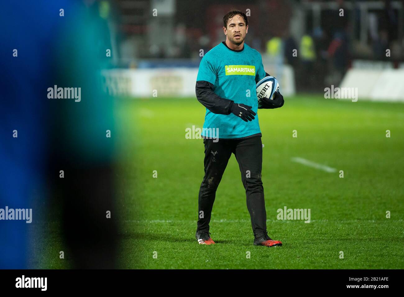 USAGE éditorial SEULEMENT Danny Cipriani porte un haut Samaritans pendant ce soir???s jeu contre Sale Sharks, en mémoire de Caroline Flack. Banque D'Images