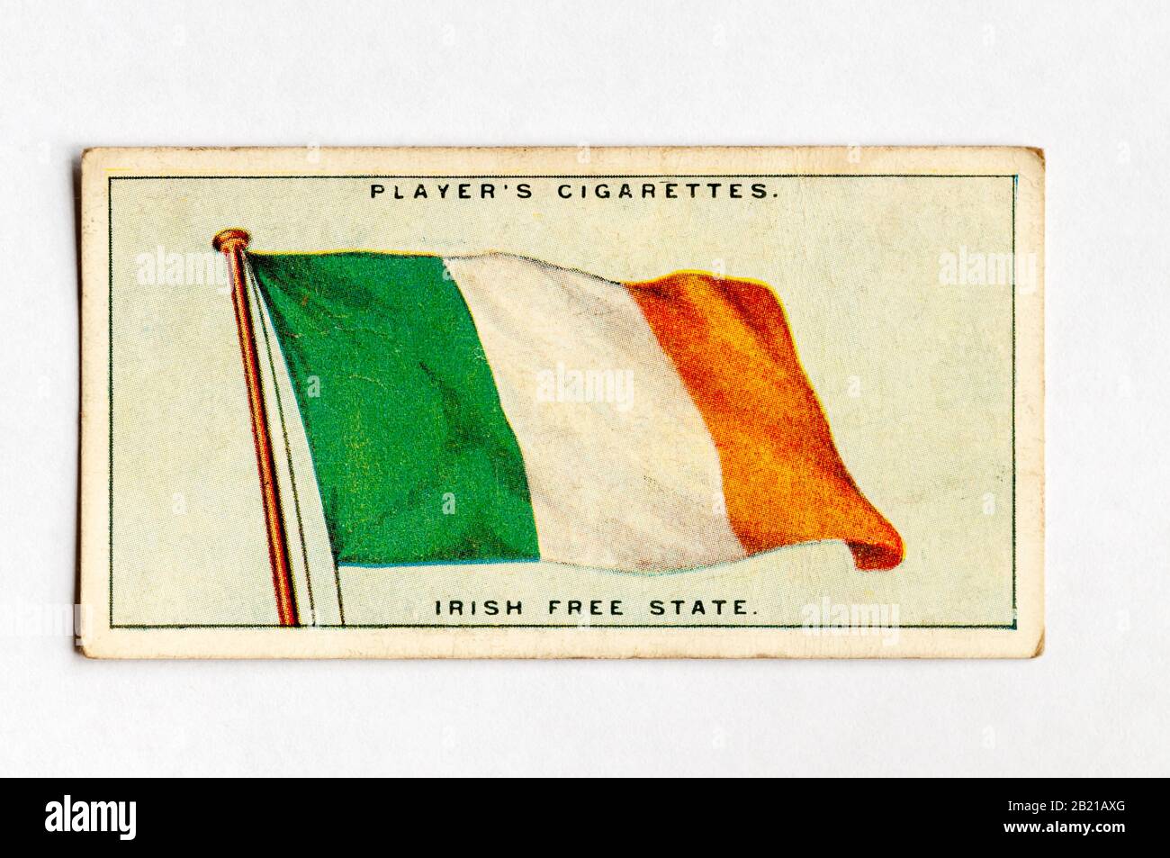 La carte à cigarettes du joueur dans les drapeaux de la série de la Ligue des Nations montre le drapeau de l'État libre irlandais. Publié en 1928. Banque D'Images