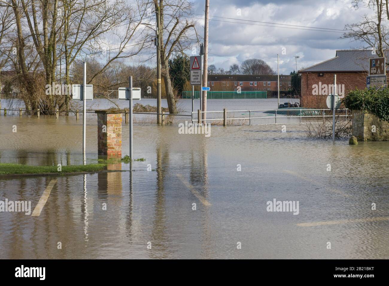 Inondations à Tewkesbury Gloucestershire en février 2020 après une période prolongée de très fortes pluies et de deux rivières, Severn et Avon débordant. Banque D'Images