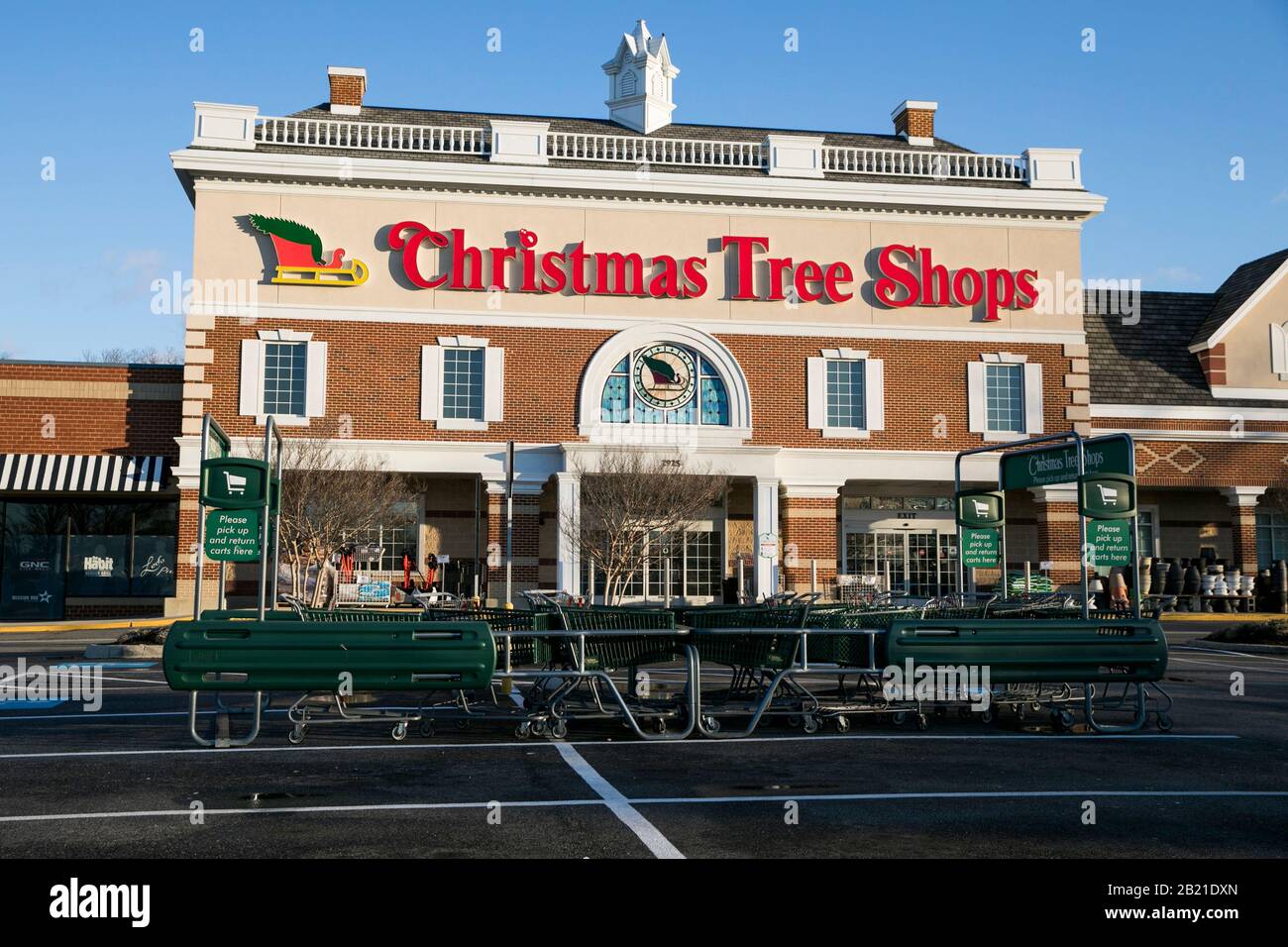 Un logo à l'extérieur d'un magasin de vente au détail de Christmas Tree Shops à Waldorf, dans le Maryland, le 27 février 2020. Banque D'Images