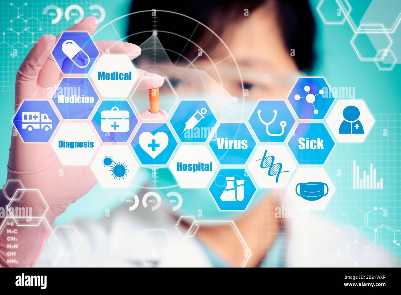 main de médecin de femme montrant une capsule avec des concepts de médecine Banque D'Images