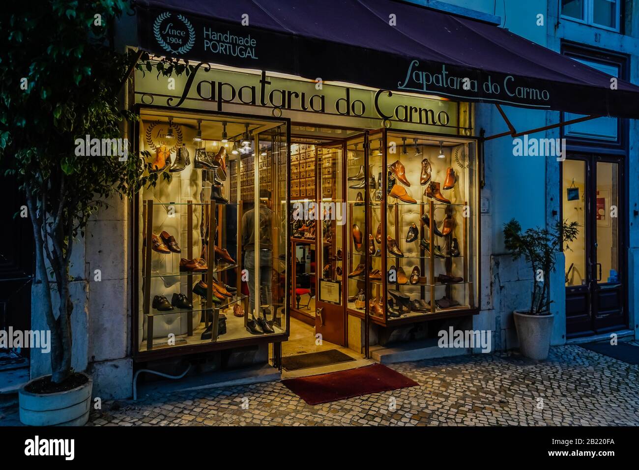 Sapataria do Carmo est un ancien magasin traditionnel de chaussures à  Lisbonne Portugal Photo Stock - Alamy