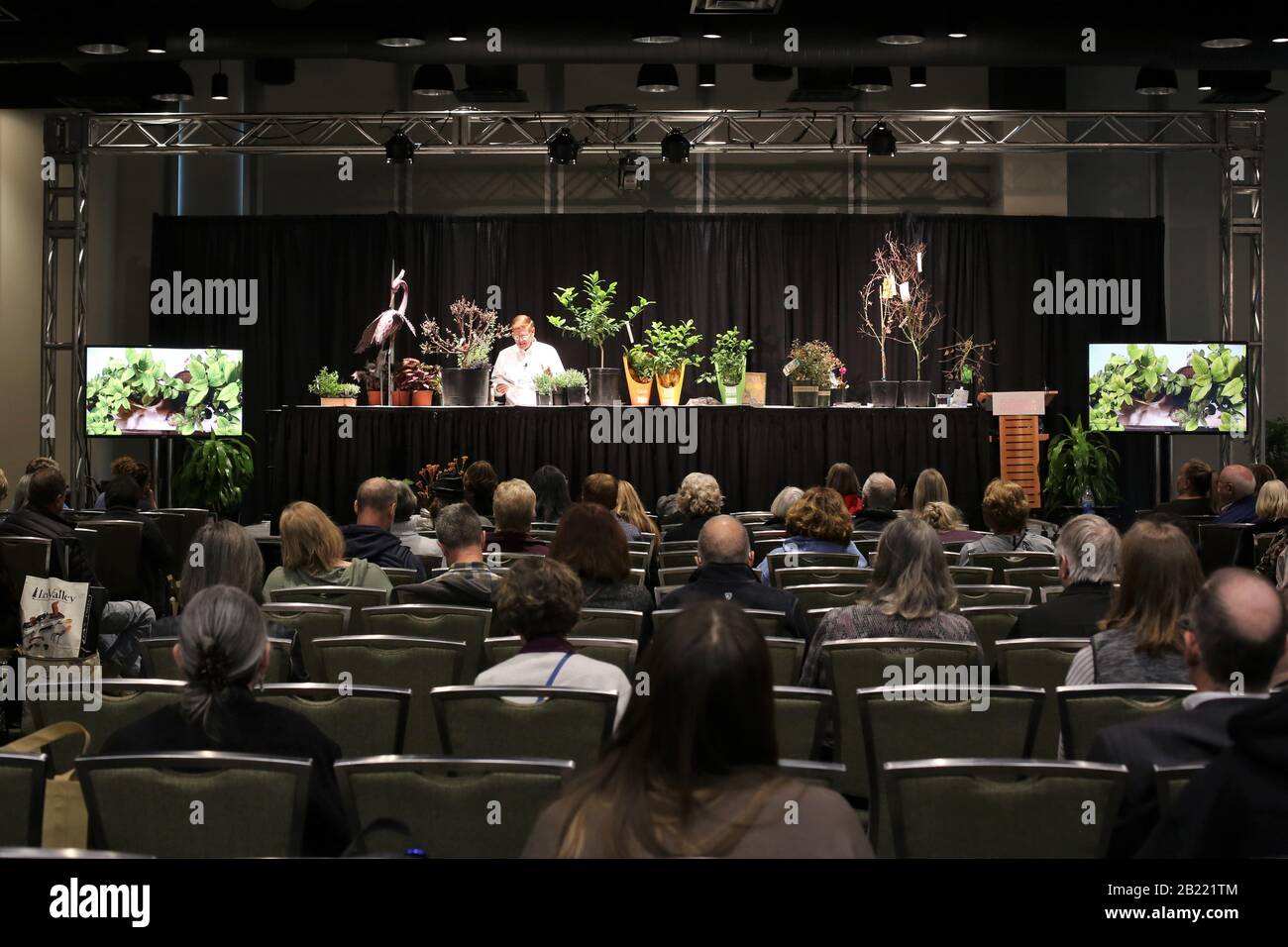 Un séminaire sur les soins des plantes au Northwest Flower and Garden Festival à Seattle, Washington, États-Unis. Banque D'Images