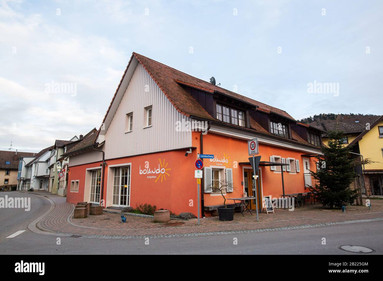 Bollschweil, Allemagne. 28 février 2020. Le village inn 'Bolando'. Le gouvernement de l'État considère le "Bolando" comme l'un des modèles de revitalisation des vieux bâtiments avec de nouvelles idées. Crédit: Philipp Von Ditfurth/Dpa/Alay Live News Banque D'Images