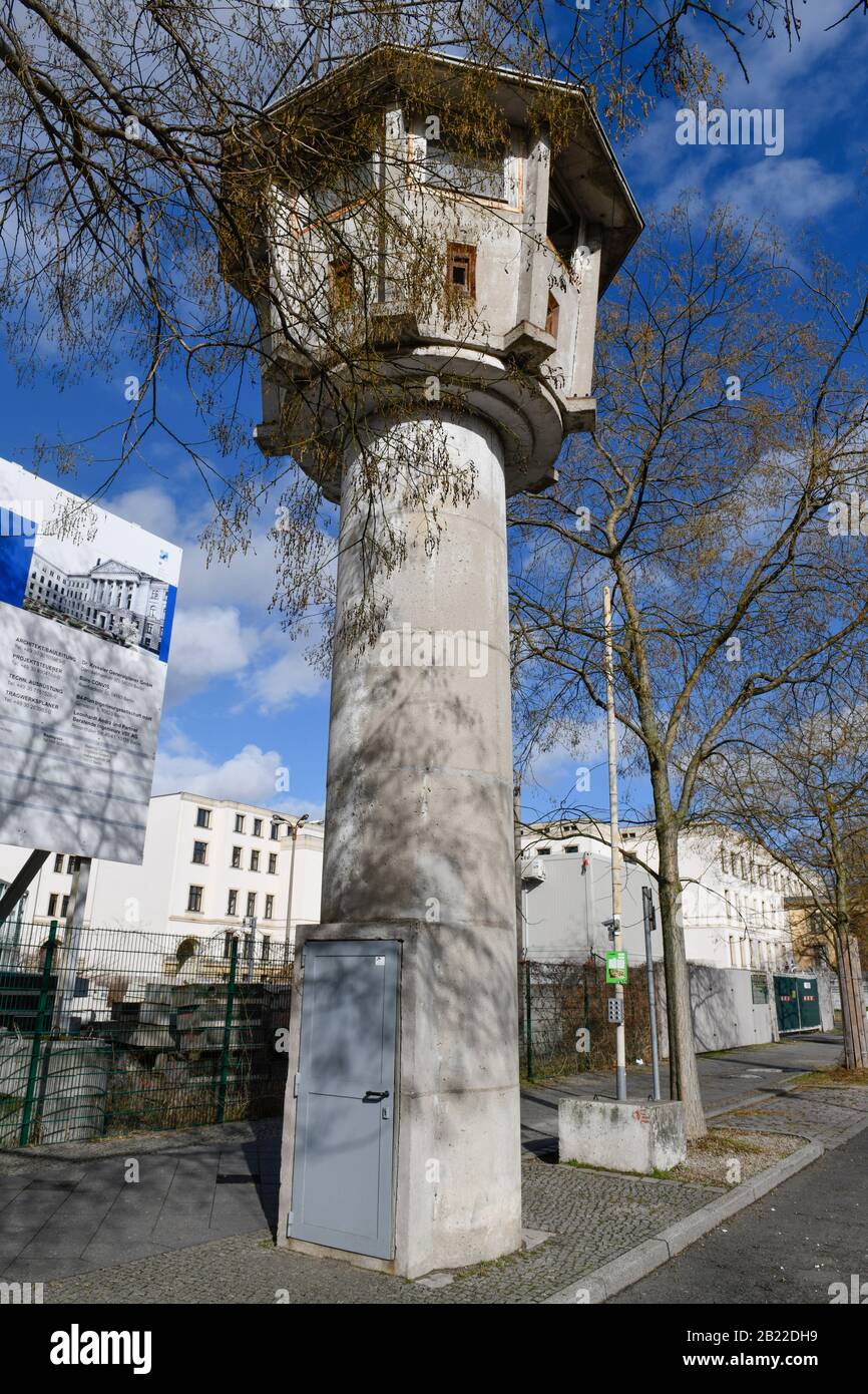 DDR-Wachturm, rue Erna-Berger-Strasse, Potsdamer Platz, Tiergarten, Berlin, Deutschland Banque D'Images