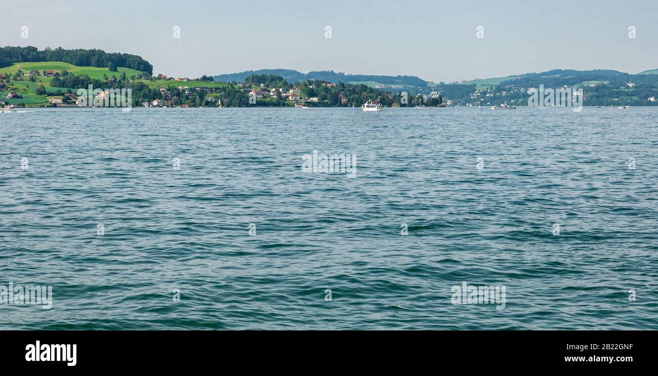 Lucerne, Suisse. Ville enchanteresse sur le lac homonyme et sur la rivière Reuss, protégée par les montagnes alpines, Banque D'Images