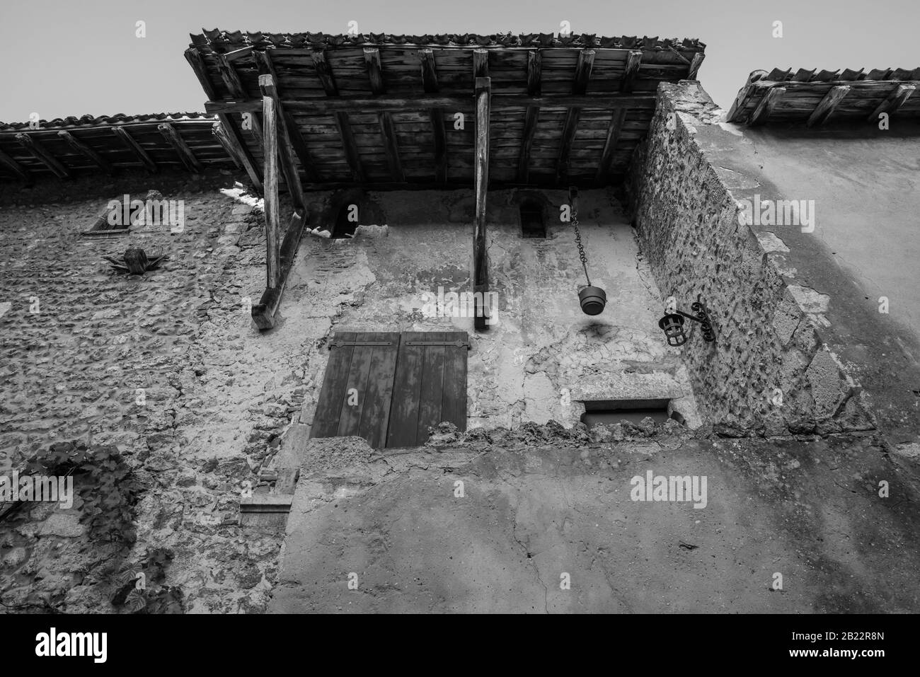 Pérouges, ville médiévale fortifiée à 30 km au nord-est de Lyon, a remporté le statut d'un des plus beaux villages de France. Banque D'Images