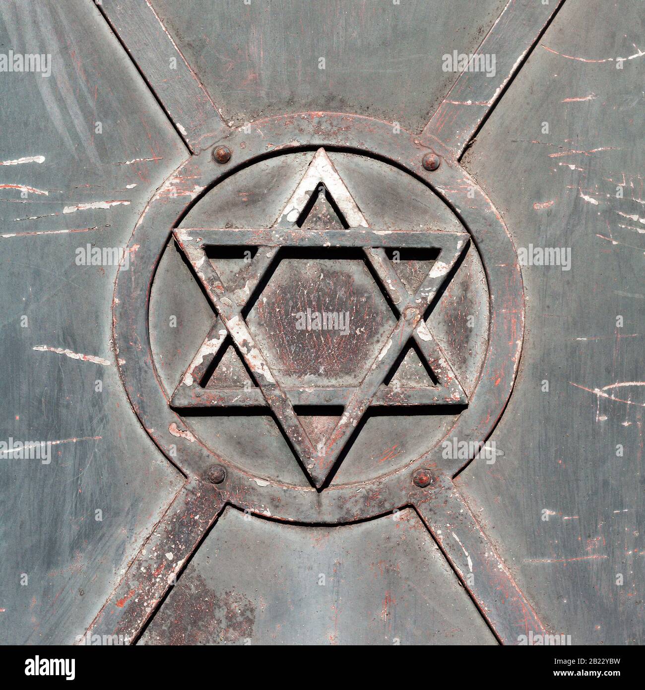 Star of David, ancienne pièce de construction architecturale de portes en métal endommagé, symbole de la place du cercle de détail de la synagogue, clôture de la signalisation, judaïsme, juif, israélien Banque D'Images