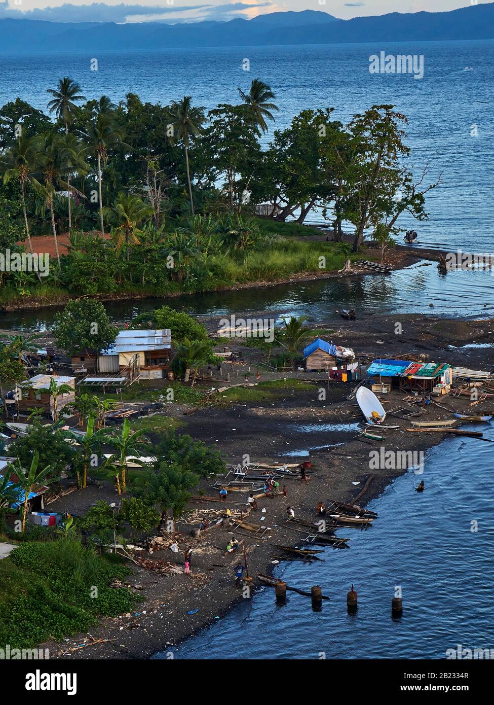 Alotau est la capitale de la province de Milne Bay, au sud-est de la Papouasie-Nouvelle-Guinée. Il est situé sur la rive nord de la baie de Milne. La ville est locale Banque D'Images