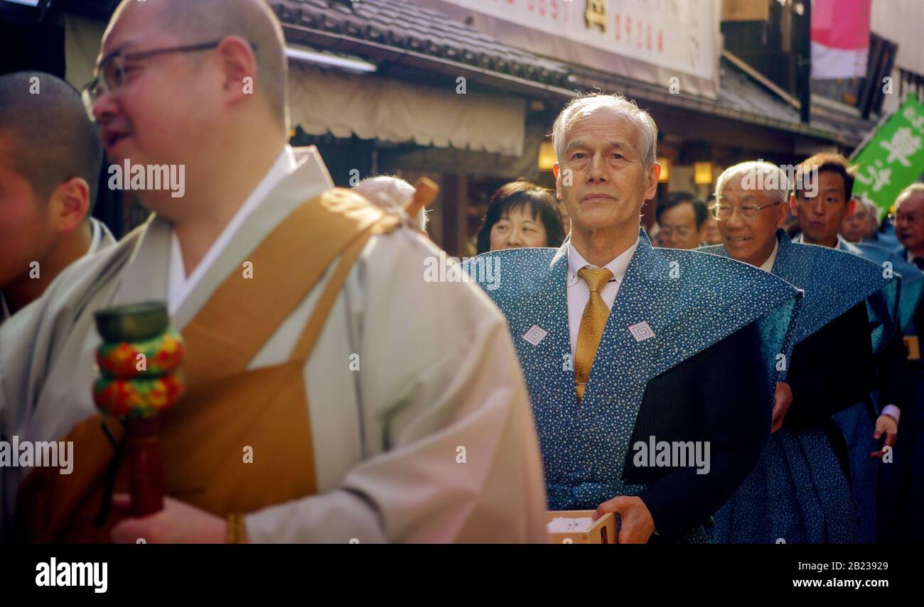 Tokyo, JAPON - 2 FÉVRIER 2020: Le festival japonais Setsubun au temple de Shibamata Taishakuten Banque D'Images