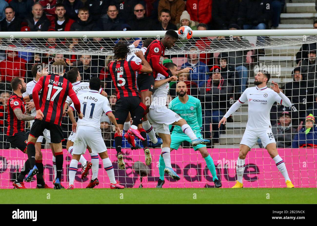 Le Jefferson Lerma de Bournemouth marque le premier but du jeu lors du match de la Premier League au stade vitalité de Bournemouth. Banque D'Images