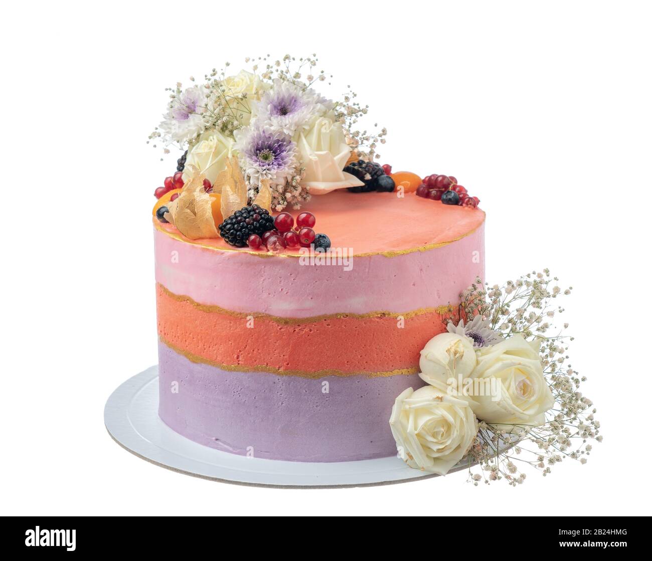 Un Elegant Gateau D Anniversaire De Fleurs Et De Baies Sur Fond Blanc Photo Stock Alamy