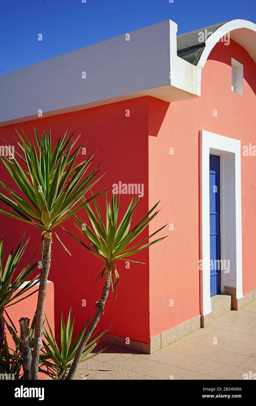 Extérieur coloré de l'Hôtel Madrague à Dakar, Sénégal Banque D'Images