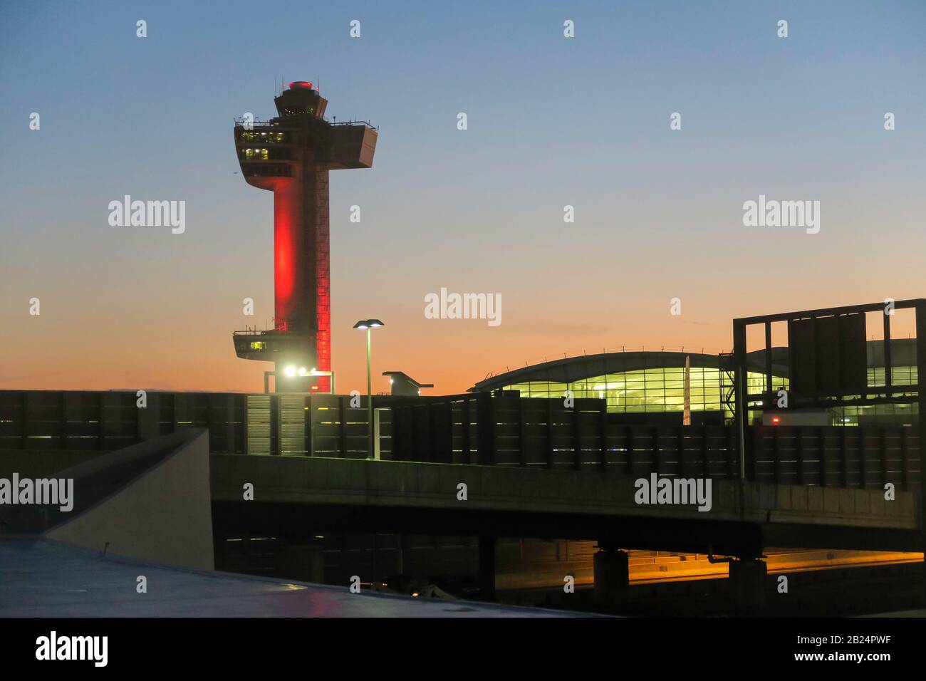 Tour de contrôle de la circulation aérienne à l'aéroport international John F. Kennedy, New York, États-Unis Banque D'Images