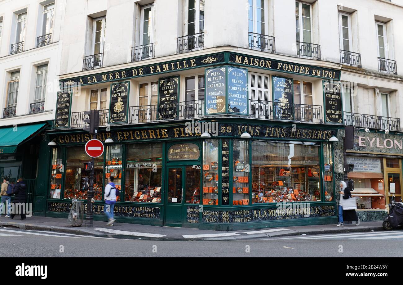 A la mere de famille est la plus ancienne chocolaterie de Paris. Le magasin a ouvert ses portes en 1761. Banque D'Images