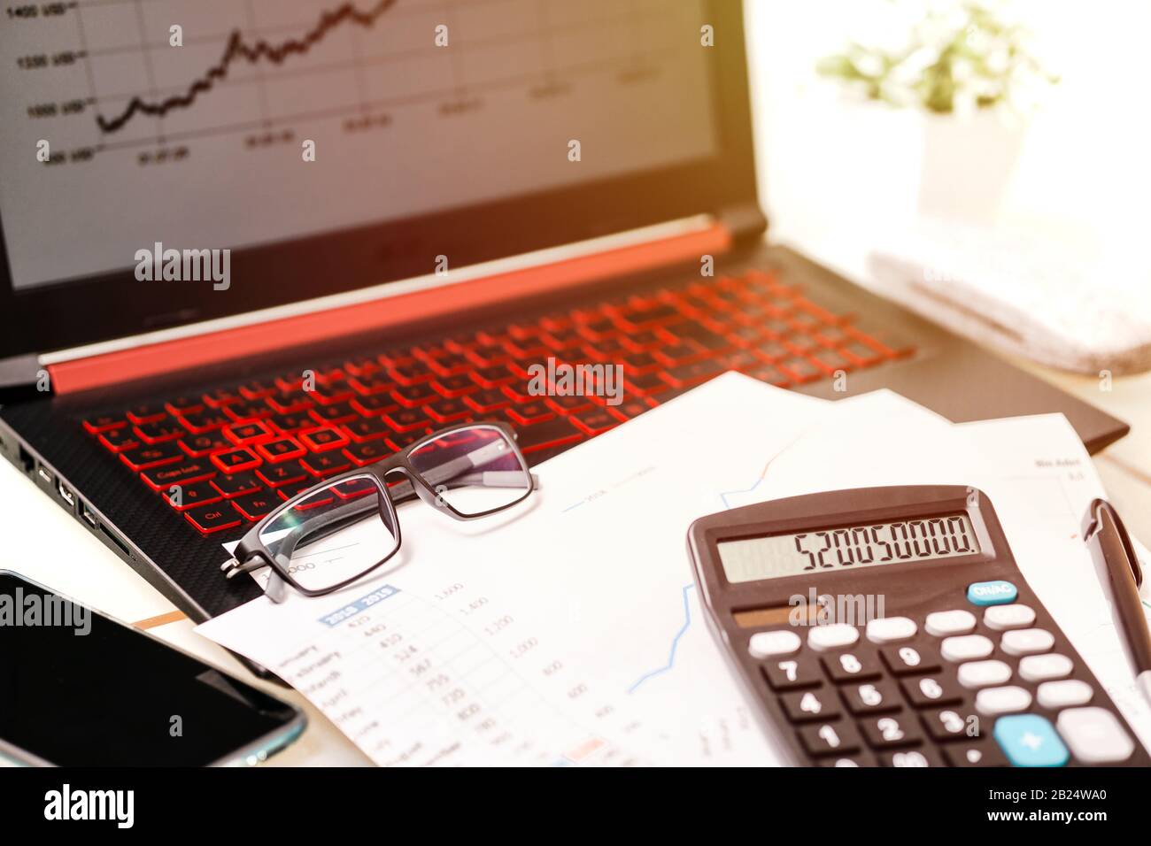 suivi financier en ligne, données comptables, transactions bancaires et concept visuel d'investissement Banque D'Images