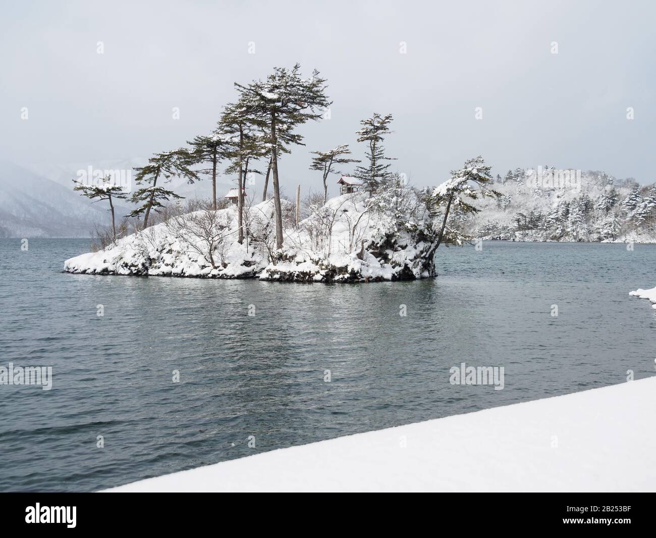 Hiver au lac Totadako dans la préfecture d'Aomori, au Japon Banque D'Images