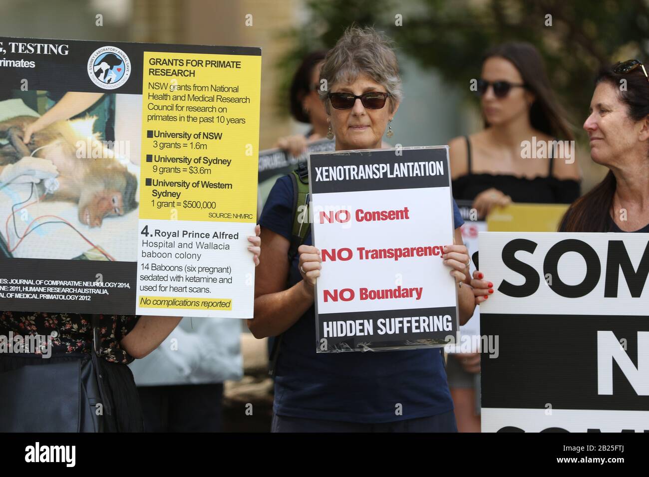 Sydney, Australie. 1er Mars 2020. Parti de la justice animale le sénateur de Nouvelle-Galles du Sud Emma Hurst et les Save Animals in Laboratories de Sydney ont organisé un rassemblement à l'extérieur de l'hôpital Royal Prince Alfred pour protester contre l'utilisation des animaux dans l'expérimentation médicale, suite à la tentative d'évasion de trois babouons à RPAH. Crédit: Richard Milnes/Alay Live News Banque D'Images