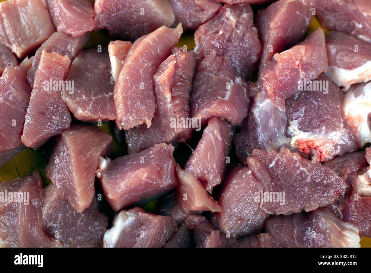 tranches de viande fraîche hachée de porc préparation pour la cuisine vue de dessus. Banque D'Images