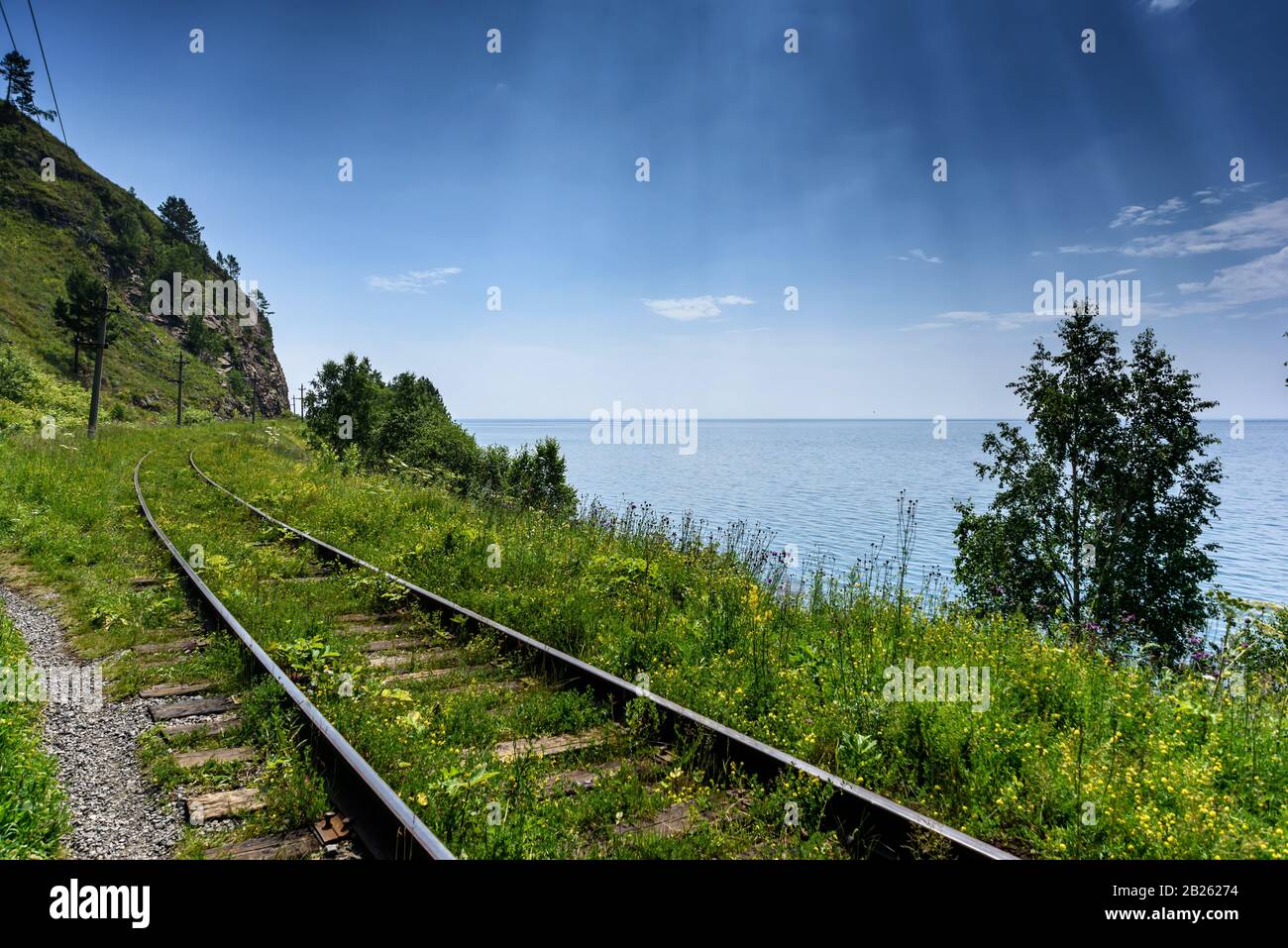 Circum-Baikal railroad sur la côte du Lac Baïkal. Banque D'Images