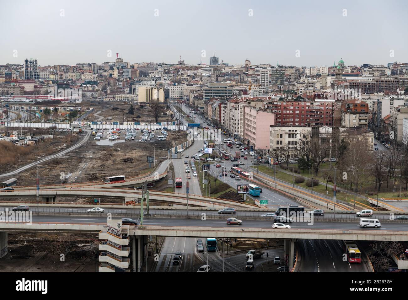 Belgrade, Serbie la rue de Kneza Milosa trafic léger le matin sur un jour d'hiver nuageux Banque D'Images