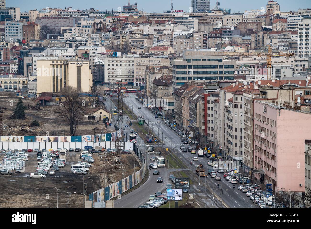Belgrade, Serbie la rue de Kneza Milosa trafic léger le matin sur un jour d'hiver nuageux Banque D'Images